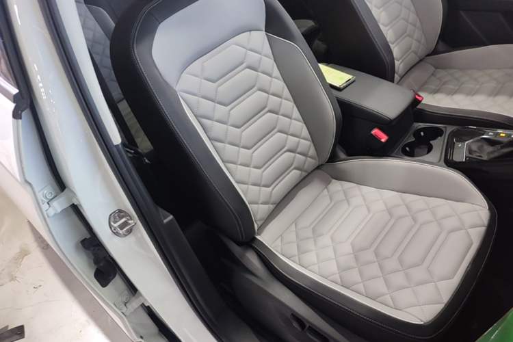Used Volkswagen Tayron 2024 300TSI Two-Wheel-Drive Luxury Plus Advanced Version Right Front Seat