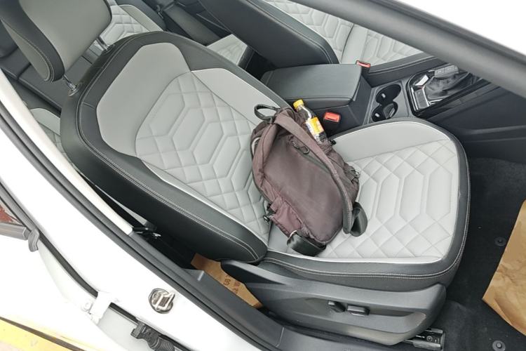 Used Volkswagen Tayron 2024 300TSI Two-Wheel-Drive Luxury Plus Advanced Version Right Front Seat