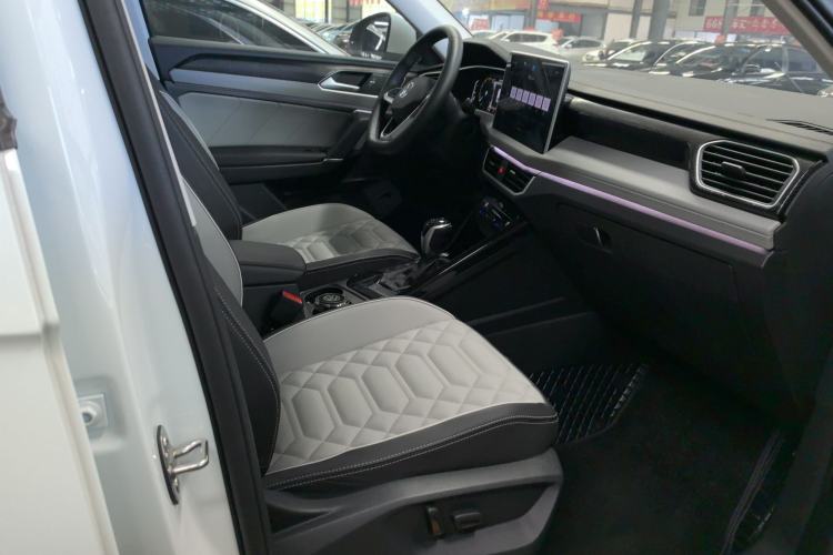 Used Volkswagen Tayron 2024 300TSI Two-Wheel-Drive Luxury Plus Advanced Version Right Front Seat