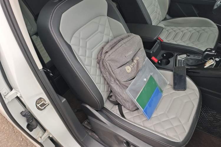 Used Volkswagen Tayron 2024 330TSI Two-Wheel Drive Luxury Plus Advanced Version Right Front Seat