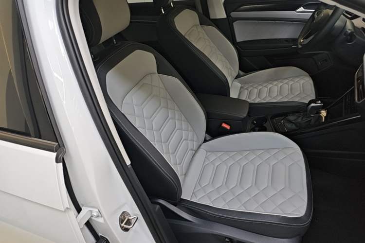 Used Volkswagen Tayron 2024 300TSI Two-Wheel-Drive Luxury Plus Advanced Version Right Front Seat