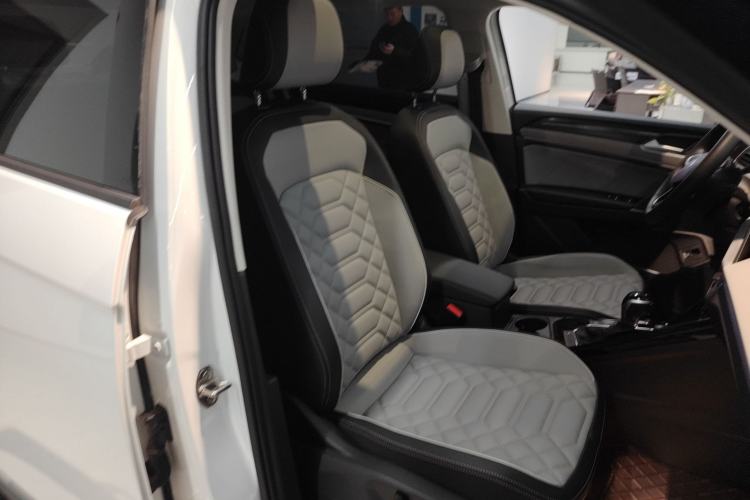 Used Volkswagen Tayron 2024 330TSI Two-Wheel Drive Luxury Plus Advanced Version Right Front Seat