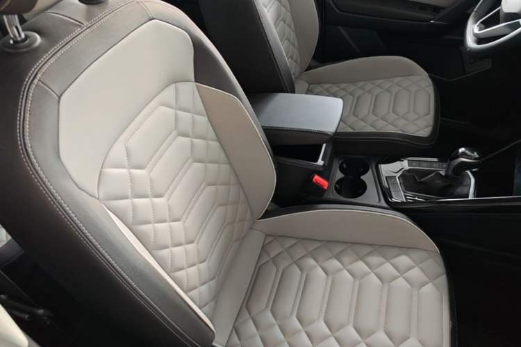 Used Volkswagen Tayron 2024 300TSI Two-Wheel-Drive Luxury Plus Advanced Version Right Front Seat
