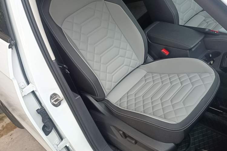 Used Volkswagen Tayron 2024 300TSI Two-Wheel-Drive Luxury Plus Advanced Version Right Front Seat