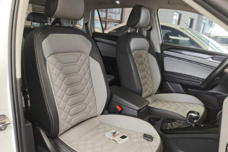 Used Volkswagen Tayron 2024 300TSI Two-Wheel-Drive Luxury Plus Advanced Version Right Front Seat