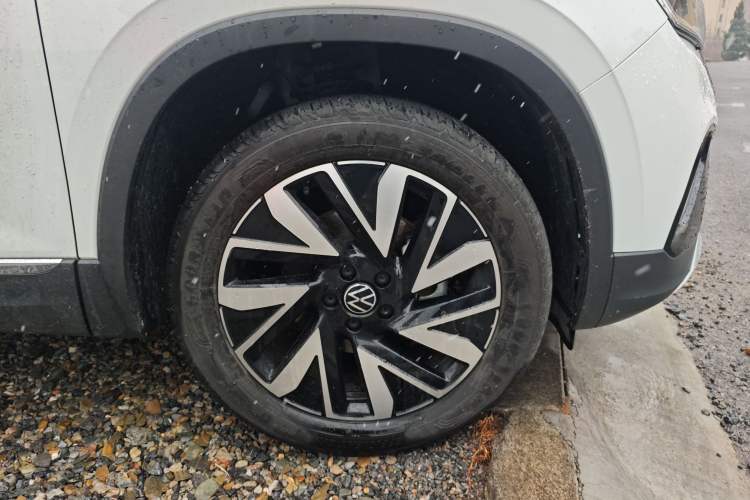 Used Volkswagen Tayron 2024 300TSI Two-Wheel-Drive Luxury Plus Advanced Version Right Front Wheel Hub