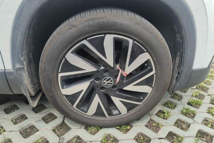 Used Volkswagen Tayron 2024 300TSI Two-Wheel-Drive Luxury Plus Advanced Version Right Front Wheel Hub
