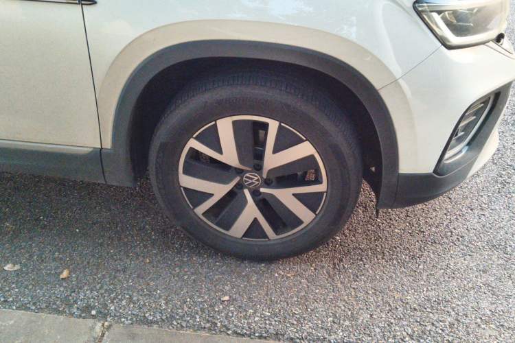 Used Volkswagen Tayron 2024 300TSI Two-Wheel-Drive Luxury Plus Advanced Version Right Front Wheel Hub