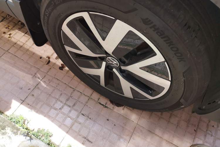 Used Volkswagen Tayron 2024 330TSI Two-Wheel Drive Luxury Plus Advanced Version Right Front Wheel Hub