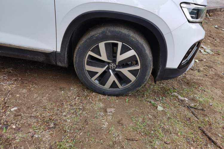 Used Volkswagen Tayron 2024 300TSI Two-Wheel-Drive Luxury Plus Advanced Version Right Front Wheel Hub