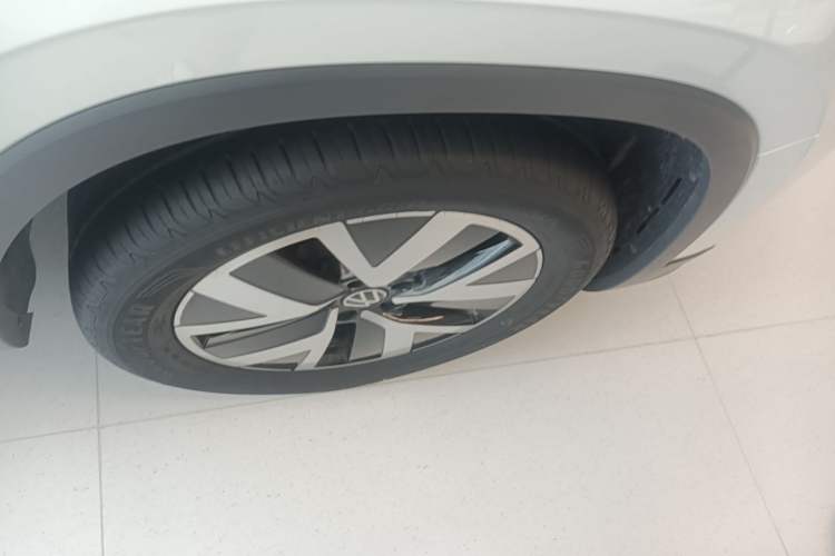 Used Volkswagen Tayron 2024 300TSI Two-Wheel-Drive Luxury Plus Advanced Version Right Front Wheel Hub