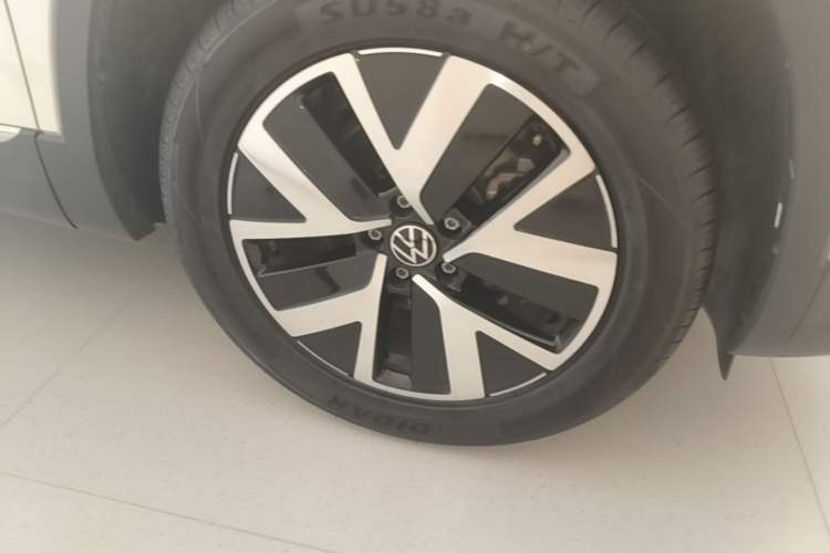 Used Volkswagen Tayron 2024 300TSI Two-Wheel-Drive Luxury Plus Advanced Version Right Front Wheel Hub