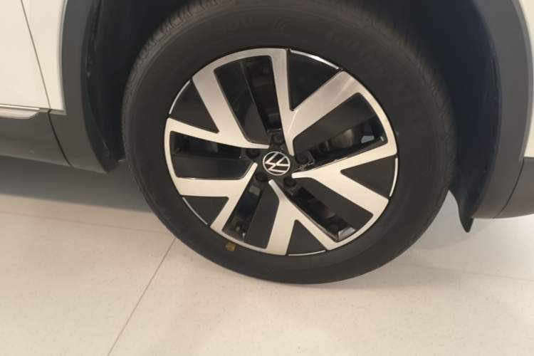 Used Volkswagen Tayron 2024 300TSI Two-Wheel-Drive Luxury Plus Advanced Version Right Front Wheel Hub