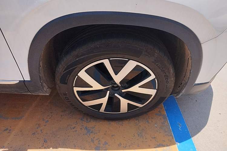 Used Volkswagen Tayron 2024 300TSI Two-Wheel-Drive Luxury Plus Advanced Version Right Front Wheel Hub
