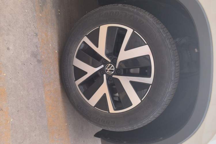 Used Volkswagen Tayron 2024 300TSI Two-Wheel-Drive Luxury Plus Advanced Version Right Front Wheel Hub