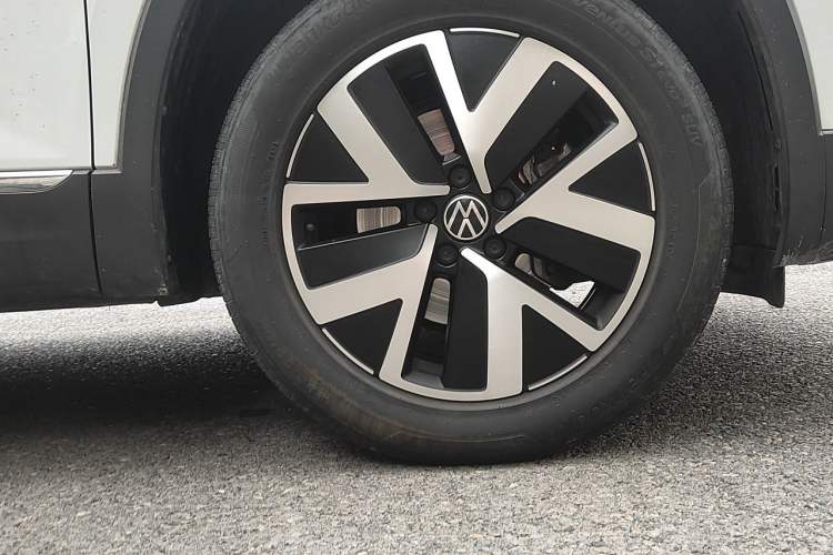 Used Volkswagen Tayron 2024 330TSI Two-Wheel Drive Luxury Plus Advanced Version Right Front Wheel Hub