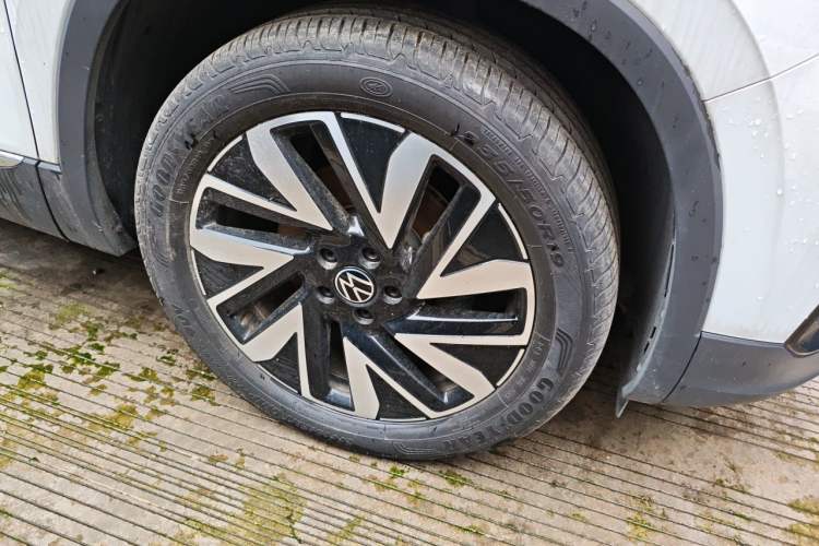 Used Volkswagen Tayron 2024 300TSI Two-Wheel-Drive Luxury Plus Advanced Version Right Front Wheel Hub