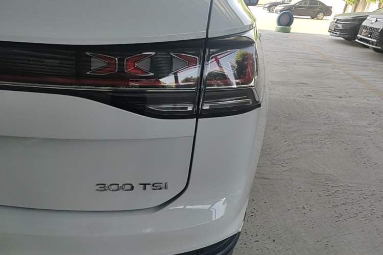 Used Volkswagen Tayron 2024 300TSI Two-Wheel-Drive Luxury Plus Advanced Version Right Rear Taillight