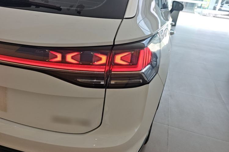 Used Volkswagen Tayron 2024 300TSI Two-Wheel-Drive Luxury Plus Advanced Version Right Rear Taillight