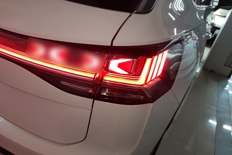 Used Volkswagen Tayron 2024 300TSI Two-Wheel-Drive Luxury Plus Advanced Version Right Rear Taillight
