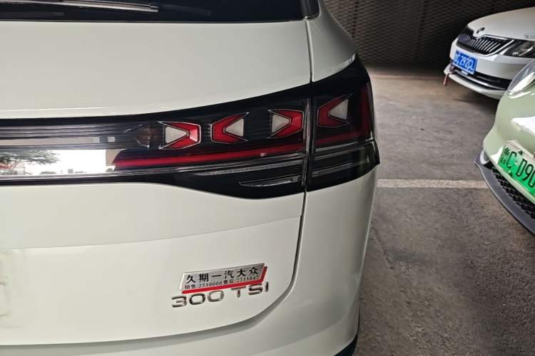 Used Volkswagen Tayron 2024 300TSI Two-Wheel-Drive Luxury Plus Advanced Version Right Rear Taillight