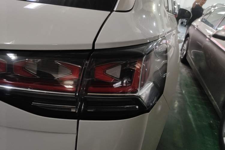 Used Volkswagen Tayron 2024 330TSI Two-Wheel Drive Luxury Plus Advanced Version Right Rear Taillight
