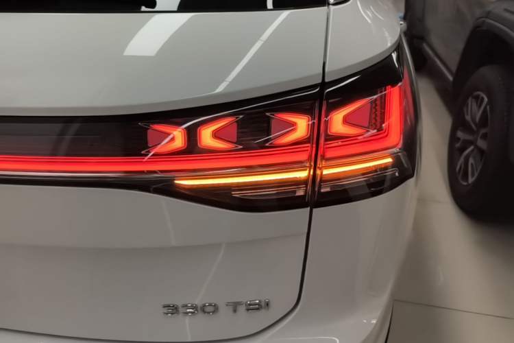 Used Volkswagen Tayron 2024 330TSI Two-Wheel Drive Luxury Plus Advanced Version Right Rear Taillight