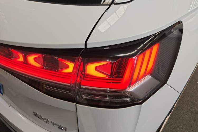 Used Volkswagen Tayron 2024 300TSI Two-Wheel-Drive Luxury Plus Advanced Version Right Rear Taillight