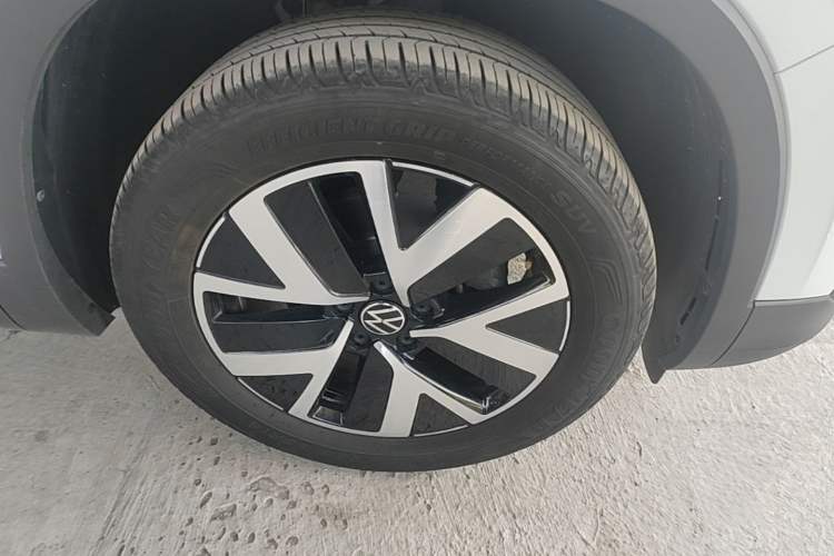 Used Volkswagen Tayron 2024 300TSI Two-Wheel-Drive Luxury Plus Advanced Version Right Rear Wheel Hub
