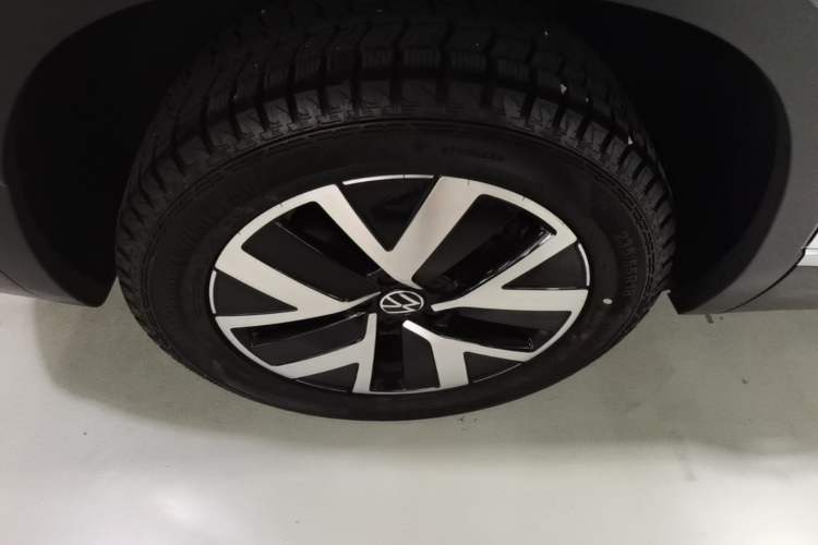 Used Volkswagen Tayron 2024 300TSI Two-Wheel-Drive Luxury Plus Advanced Version Right Rear Wheel Hub
