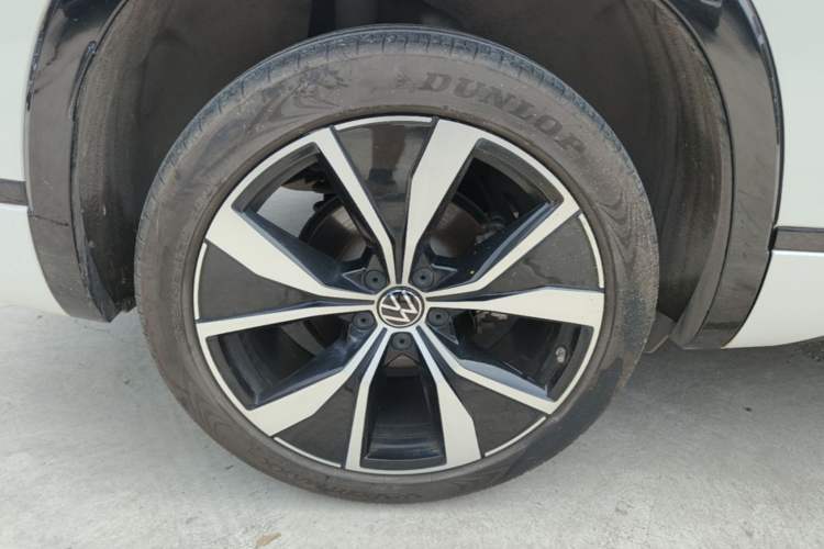 Used Volkswagen Tayron 2024 380TSI All-Wheel Drive R-Line Pro Smart Edition Right Rear Wheel Hub