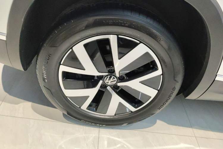 Used Volkswagen Tayron 2024 330TSI Two-Wheel Drive Luxury Plus Advanced Version Right Rear Wheel Hub