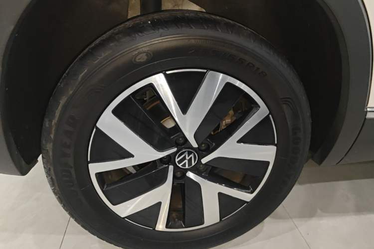 Used Volkswagen Tayron 2024 300TSI Two-Wheel-Drive Luxury Plus Advanced Version Right Rear Wheel Hub