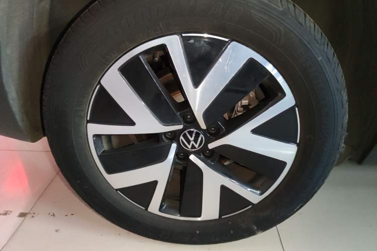 Used Volkswagen Tayron 2024 300TSI Two-Wheel-Drive Luxury Plus Advanced Version Right Rear Wheel Hub