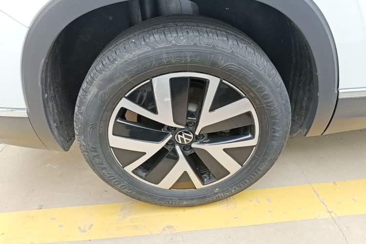 Used Volkswagen Tayron 2024 300TSI Two-Wheel-Drive Luxury Plus Advanced Version Right Rear Wheel Hub