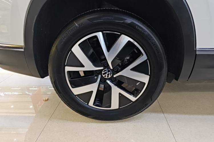Used Volkswagen Tayron 2024 300TSI Two-Wheel-Drive Luxury Plus Advanced Version Right Rear Wheel Hub