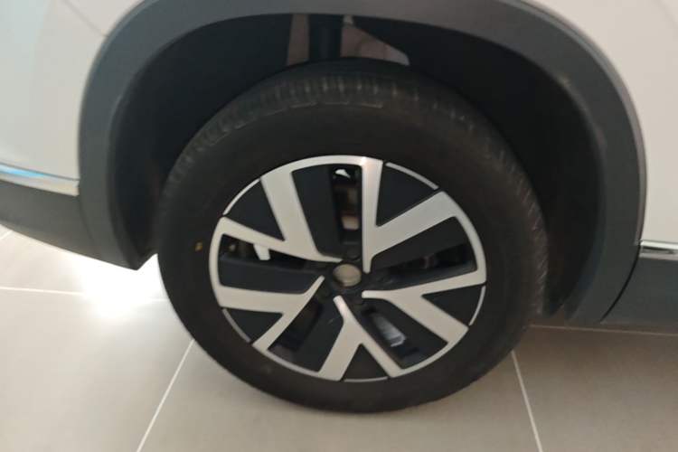Used Volkswagen Tayron 2024 300TSI Two-Wheel-Drive Luxury Plus Advanced Version Right Rear Wheel Hub