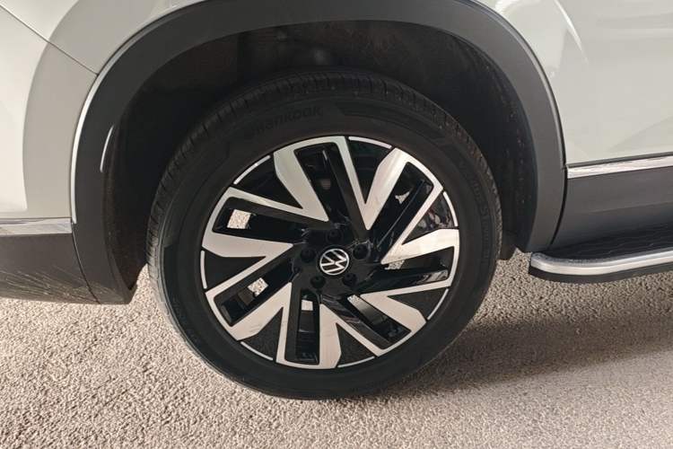 Used Volkswagen Tayron 2024 300TSI Two-Wheel-Drive Luxury Plus Advanced Version Right Rear Wheel Hub