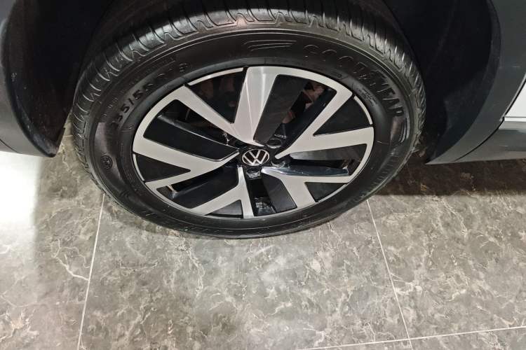 Used Volkswagen Tayron 2024 300TSI Two-Wheel-Drive Luxury Plus Advanced Version Right Rear Wheel Hub