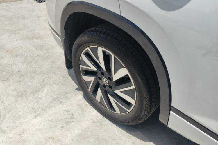 Used Volkswagen Tayron 2024 380TSI Four-Wheel Drive R-Line High-Energy Version Right Rear Wheel Hub