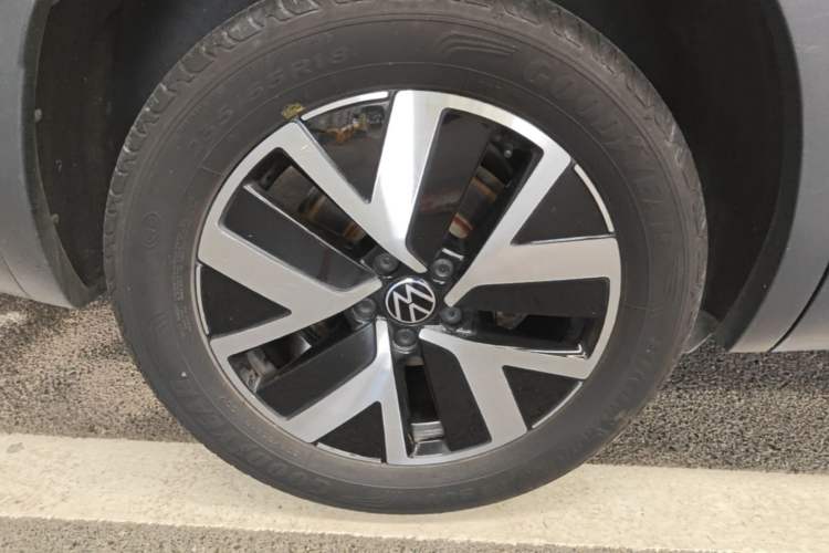Used Volkswagen Tayron 2024 300TSI Two-Wheel-Drive Luxury Plus Advanced Version Right Rear Wheel Hub