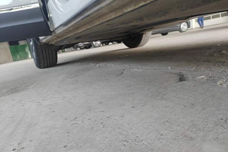 Used Volkswagen Tayron 2024 300TSI Two-Wheel-Drive Luxury Plus Advanced Version Right Side Sill