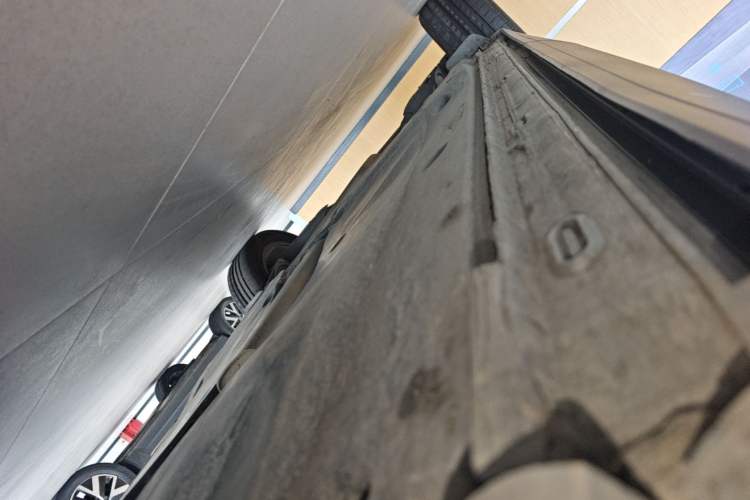 Used Volkswagen Tayron 2024 300TSI Two-Wheel-Drive Luxury Plus Advanced Version Right Side Sill