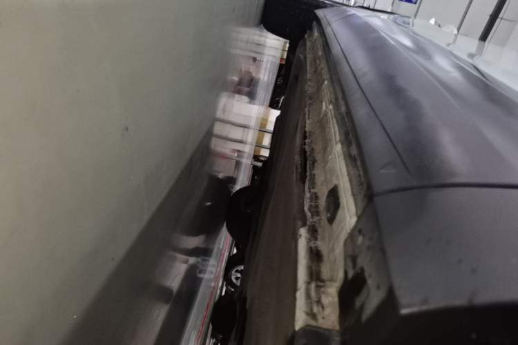 Used Volkswagen Tayron 2024 300TSI Two-Wheel-Drive Luxury Plus Advanced Version Right Side Sill