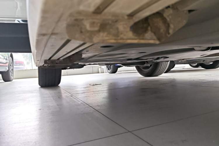 Used Volkswagen Tayron 2024 300TSI Two-Wheel-Drive Luxury Plus Advanced Version Right Side Sill