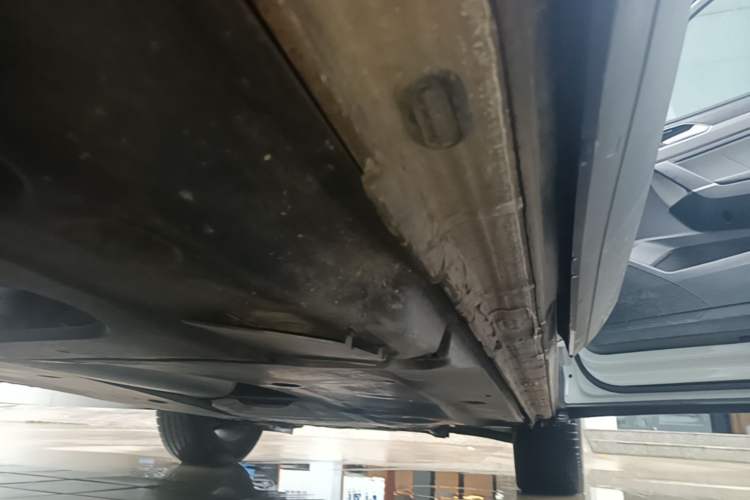 Used Volkswagen Tayron 2024 300TSI Two-Wheel-Drive Luxury Plus Advanced Version Right Side Sill