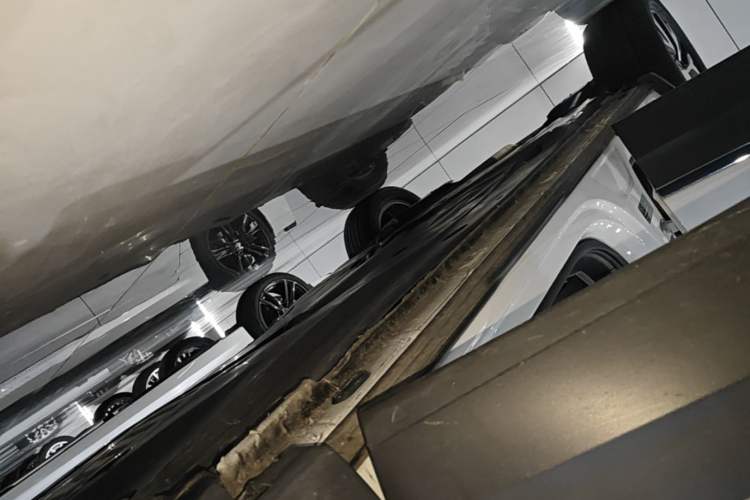 Used Volkswagen Tayron 2024 300TSI Two-Wheel-Drive Luxury Plus Advanced Version Right Side Sill