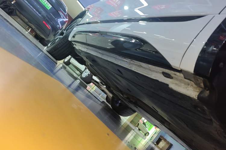 Used Volkswagen Tayron 2024 380TSI All-Wheel Drive R-Line Pro Smart Edition Right Side Sill