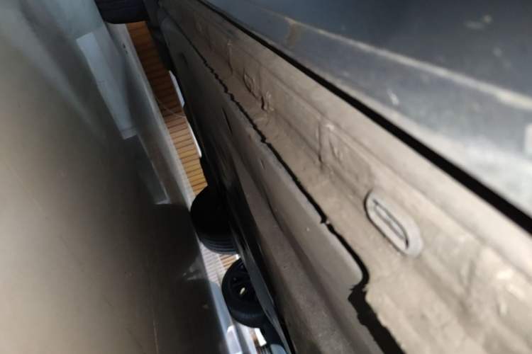 Used Volkswagen Tayron 2024 300TSI Two-Wheel-Drive Luxury Plus Advanced Version Right Side Sill