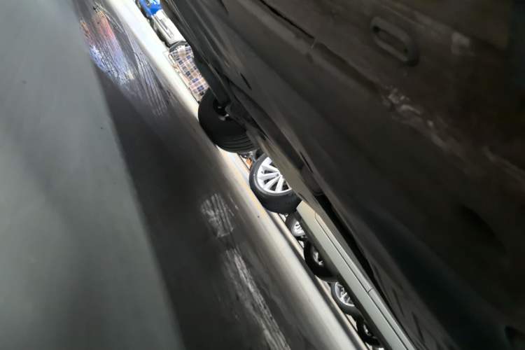 Used Volkswagen Tayron 2024 300TSI Two-Wheel-Drive Luxury Plus Advanced Version Right Side Sill